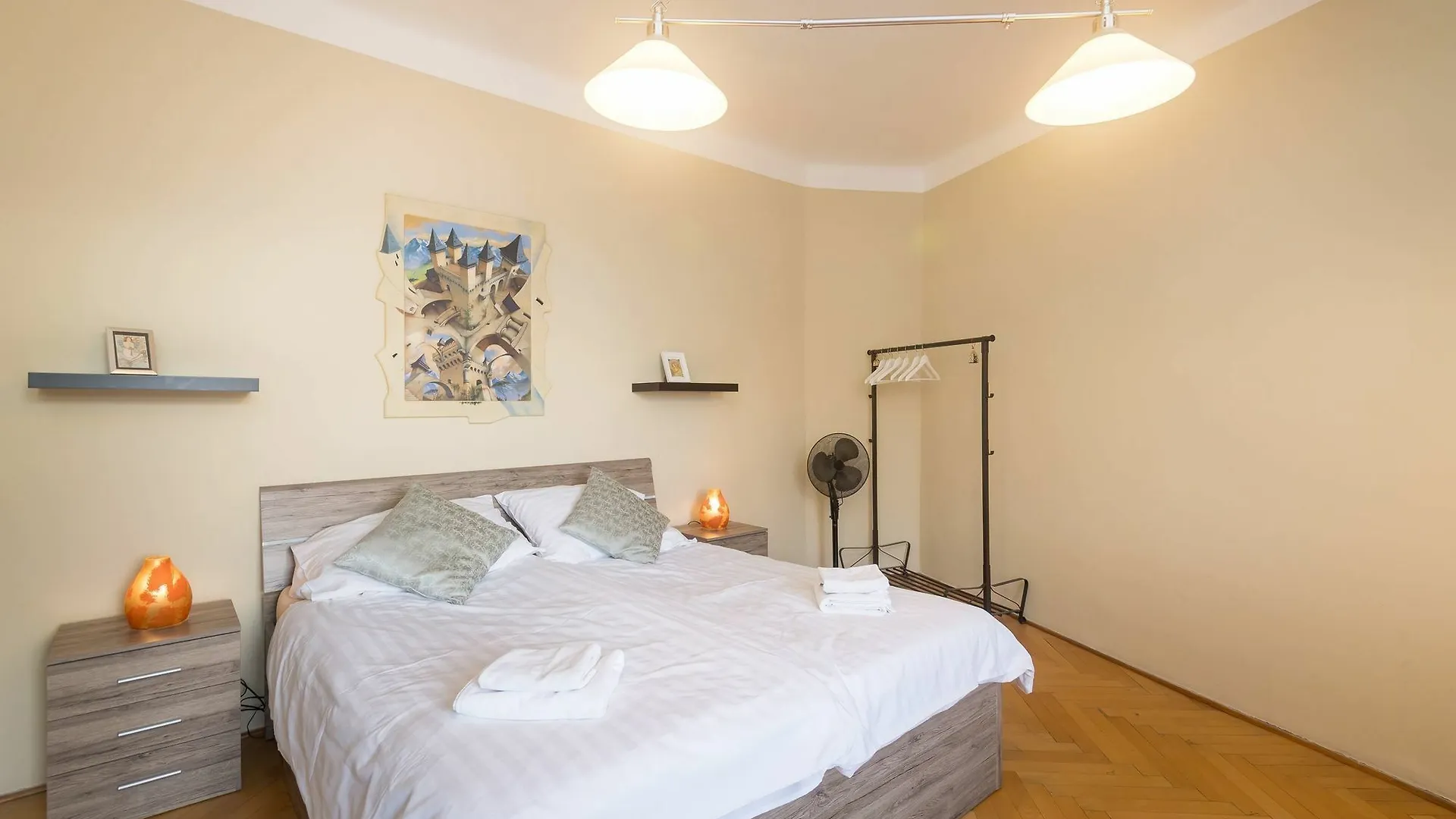 Castle View Spacious Apartment 布拉格