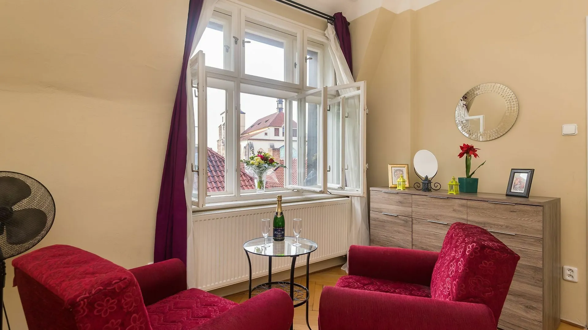 Castle View Spacious Apartment 布拉格