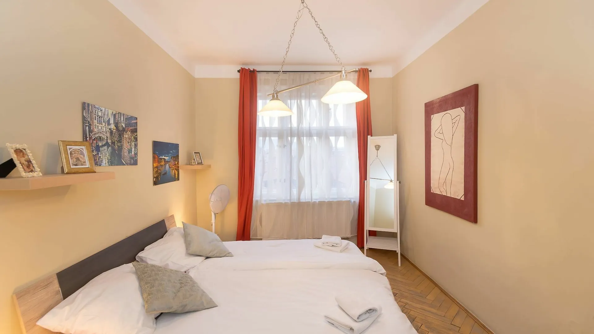 Castle View Spacious Apartment Prag
